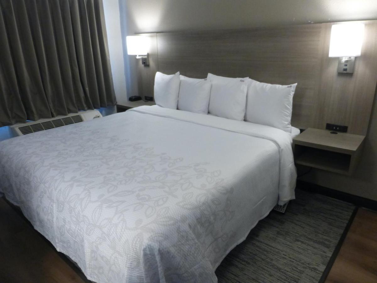 Red Roof Inn Bourbonnais Bagian luar foto