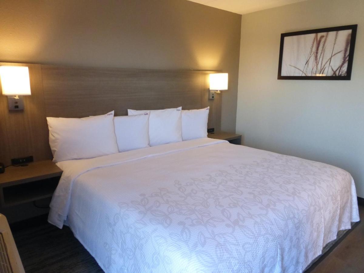 Red Roof Inn Bourbonnais Bagian luar foto