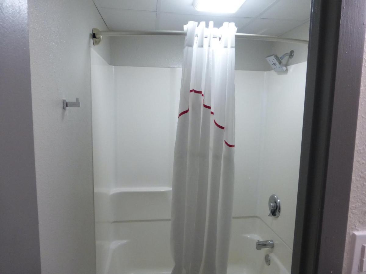 Red Roof Inn Bourbonnais Bagian luar foto