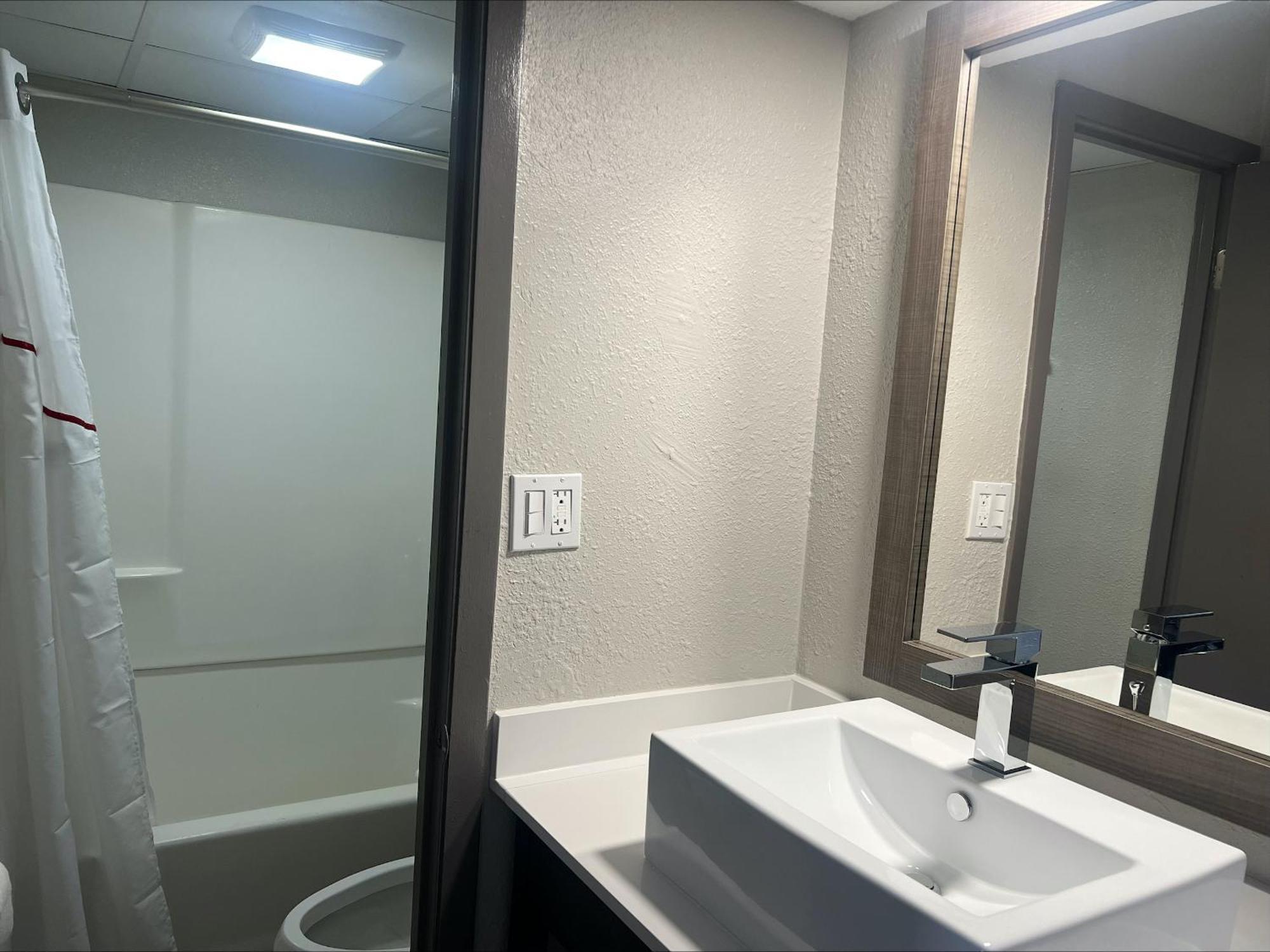 Red Roof Inn Bourbonnais Bagian luar foto